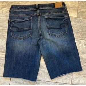 American Eagle Super Stretch Skinny Frayed Cuff Bermuda Jean Size 6 Like New